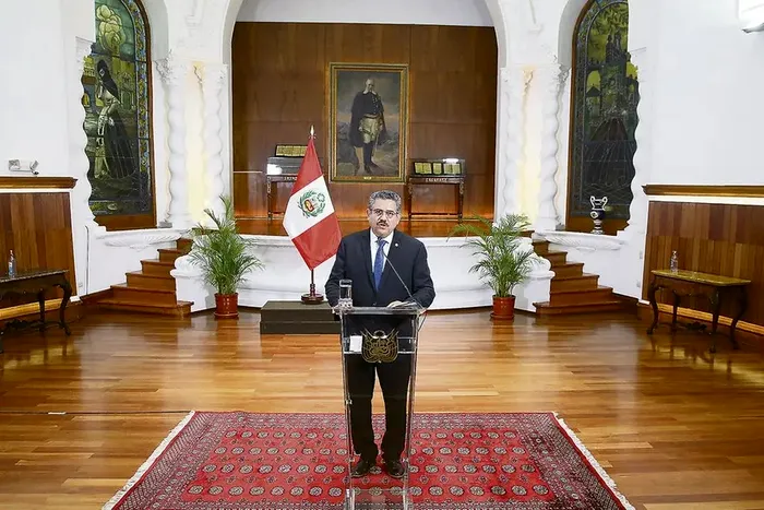 Renuncia de Manuel Merino
